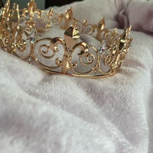 Gold crown with diamonds